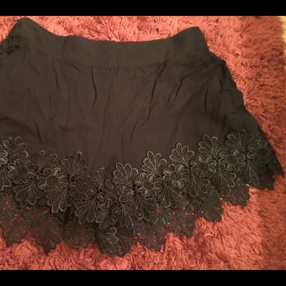Sis sis Black cute shorts *Festival Ready*